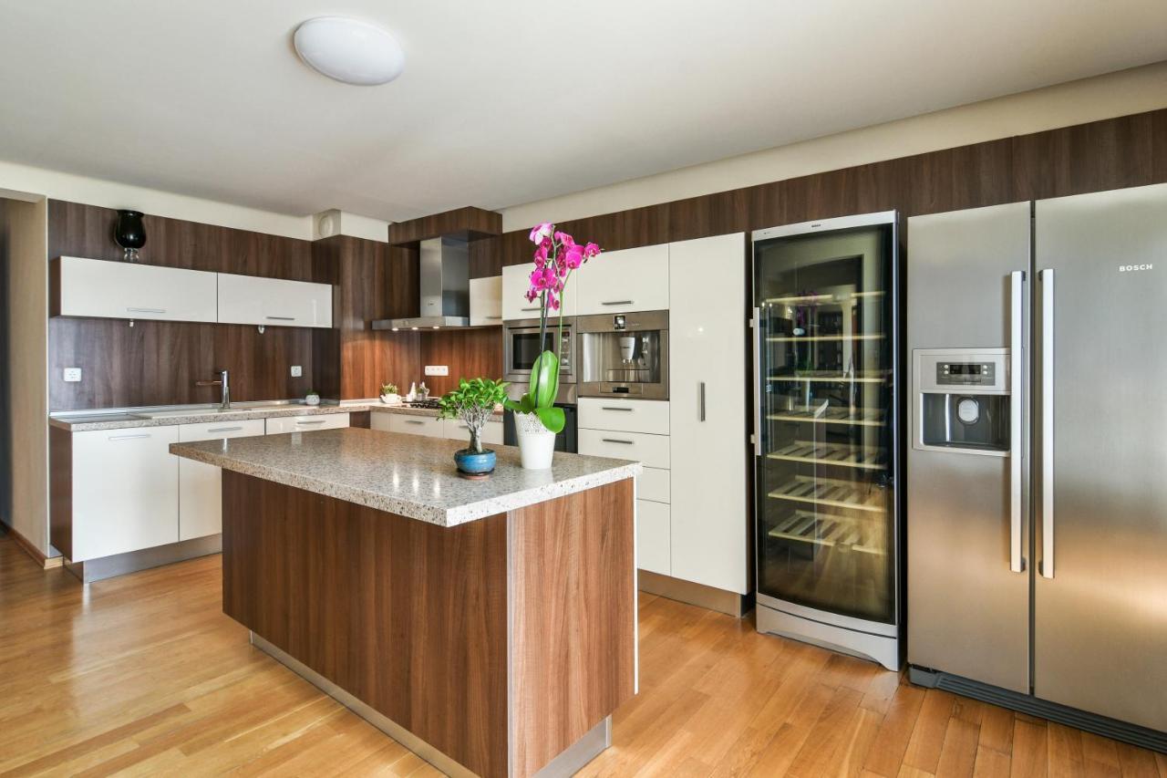 Central Flat With Monster Living Room Varna ภายนอก รูปภาพ